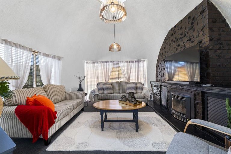 Photo of property in 17 Chartwell Drive, Eltham, 4322