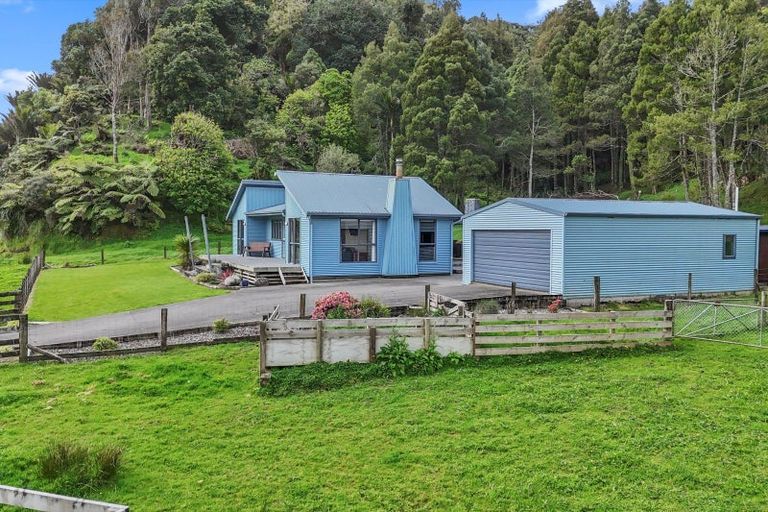 Photo of property in 139 Te Mahoe Road, Mokau, 4376
