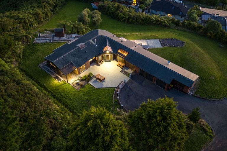 Photo of property in 252 Normandale Road, Normandale, Lower Hutt, 5010