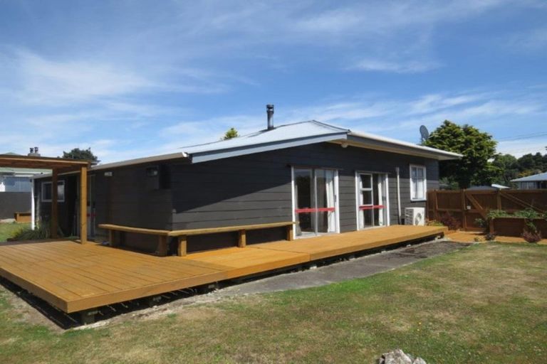Photo of property in 1 Sedcole Street, Pahiatua, 4910