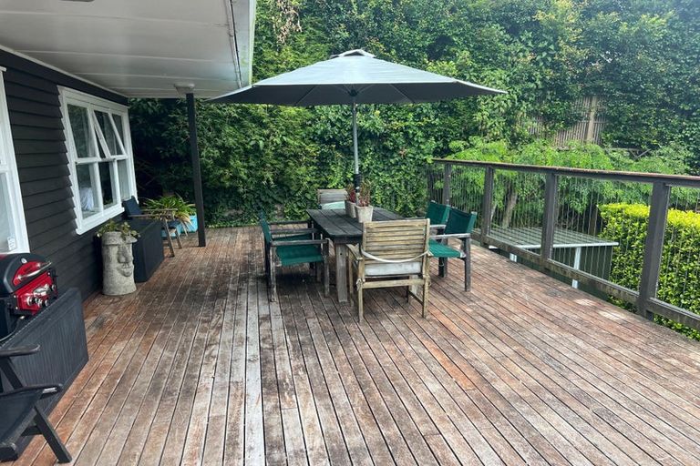 Photo of property in 239 Golf Road, Titirangi, Auckland, 0604