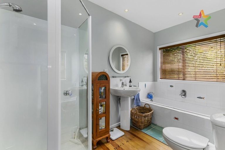 Photo of property in 44 Maungaraki Road, Korokoro, Lower Hutt, 5012