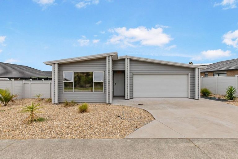 Photo of property in 49 Couldrey Crescent, Red Beach, 0932