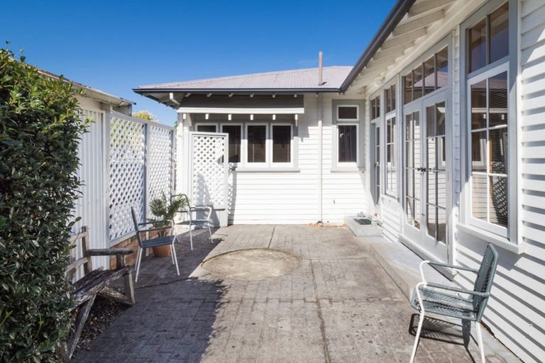 Photo of property in 17 Argyle Avenue, Takaro, Palmerston North, 4410