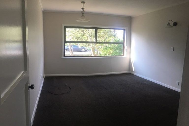 Photo of property in 13 Westwell Road, Belmont, Auckland, 0622