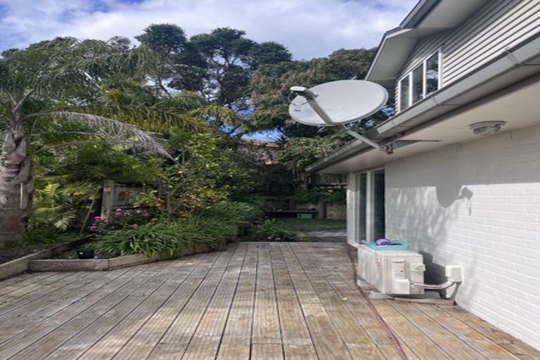 Photo of property in 873a Beach Road, Waiake, Auckland, 0630
