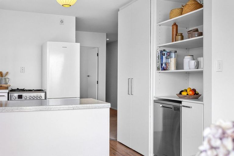 Photo of property in 8 Aranoni Track, Clifton, Christchurch, 8081