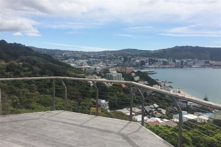 Photo of property in 50 Palliser Road, Roseneath, Wellington, 6011