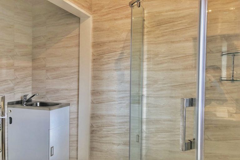 Photo of property in 22 Lisa Rise, Half Moon Bay, Auckland, 2012