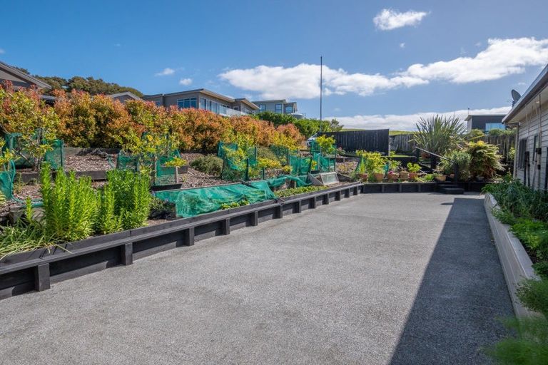 Photo of property in 6 Sunrise Place, Cable Bay, 0420