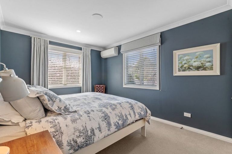 Photo of property in 2 Glen Bridge Lane, Harewood, Christchurch, 8051