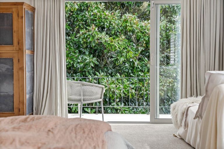 Photo of property in 21 Churchouse Road, Greenhithe, Auckland, 0632