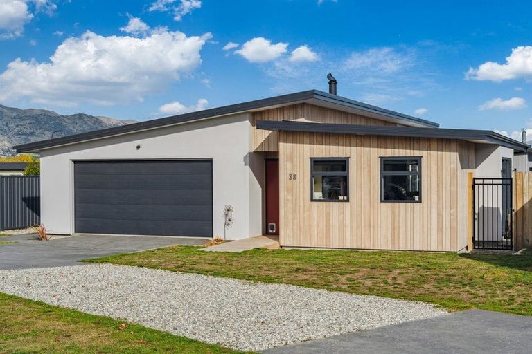 Photo of property in 38 Grandview Road, Lake Hawea, Wanaka, 9382