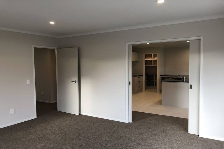Photo of property in 1 Wairau Lane, Aotea, Porirua, 5024