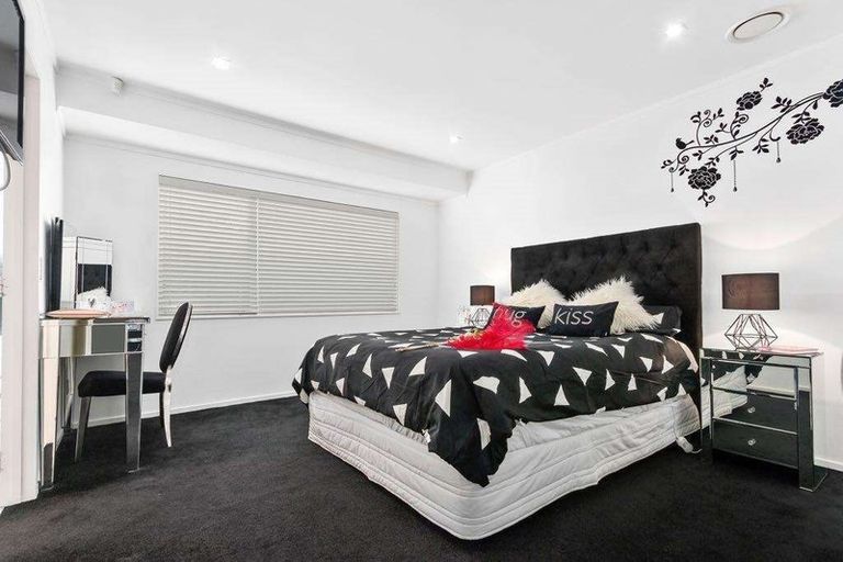 Photo of property in 1/5 Vesca Place, Golflands, Auckland, 2013