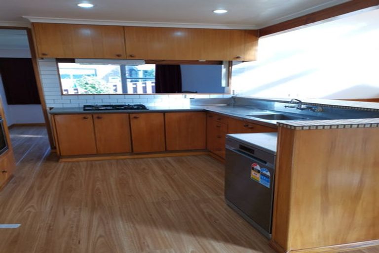 Photo of property in 5 Walnut Way, Maungaraki, Lower Hutt, 5010