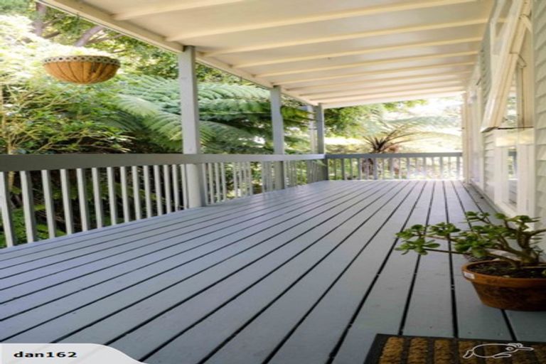 Photo of property in 21 Rauhuia Crescent, Parau, Auckland, 0604