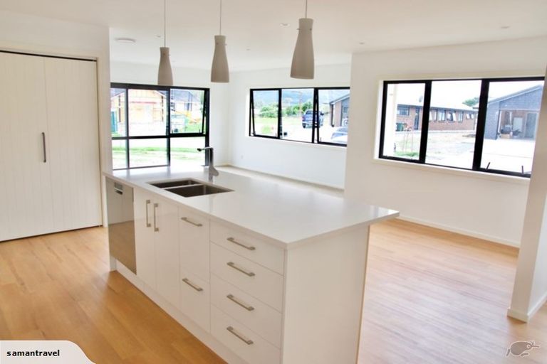 Photo of property in 5 Filmer Crescent, Wallaceville, Upper Hutt, 5018