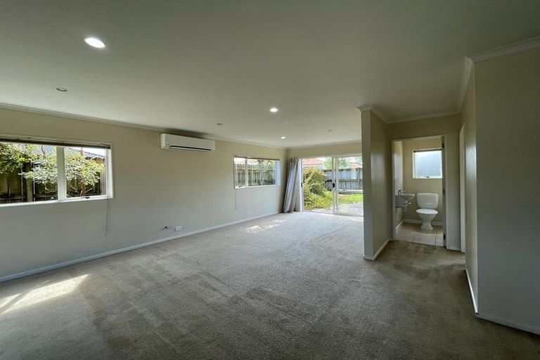 Photo of property in 7 Moravale Lane, Flat Bush, Auckland, 2016