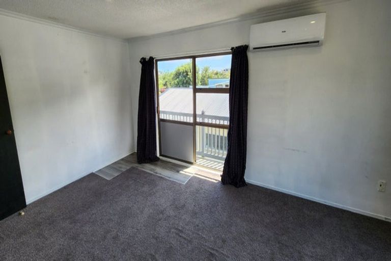 Photo of property in 84 Pioneer Road, Moturoa, New Plymouth, 4310