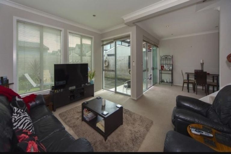 Photo of property in 11d Clearwater Cove, West Harbour, Auckland, 0618