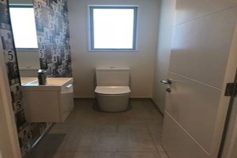 Photo of property in 14 Shillingford Boulevard, Rolleston, 7615