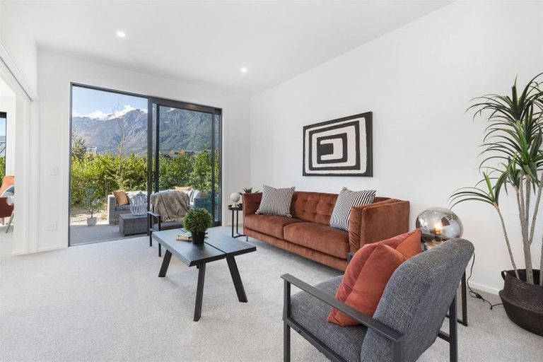 Photo of property in 2 Soudley Court, Jacks Point, Queenstown, 9371