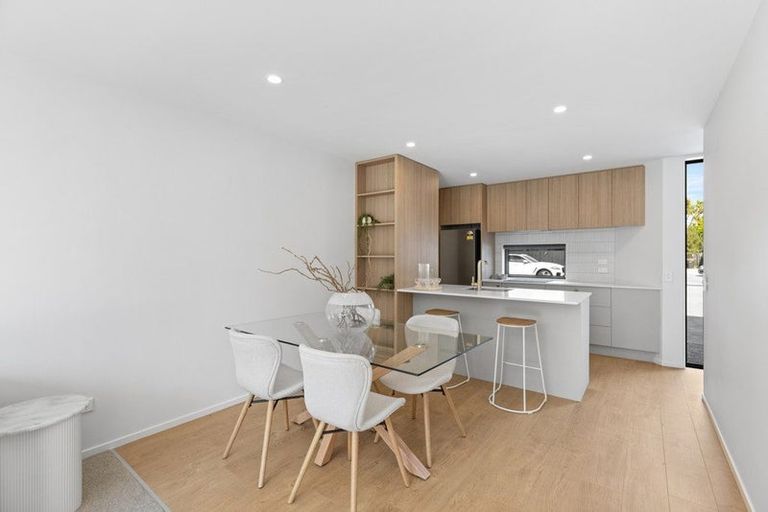 Photo of property in 2/88 Holly Road, St Albans, Christchurch, 8014