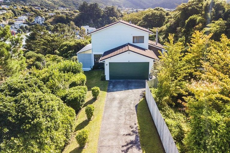 Photo of property in 20 Zande Terrace, Tawa, Wellington, 5028