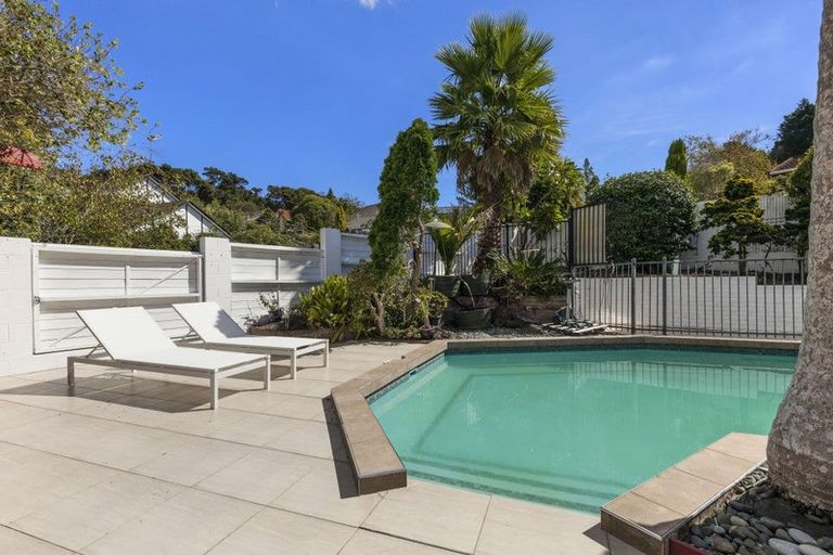 Photo of property in 203 Chelsea View Drive, Chatswood, Auckland, 0626
