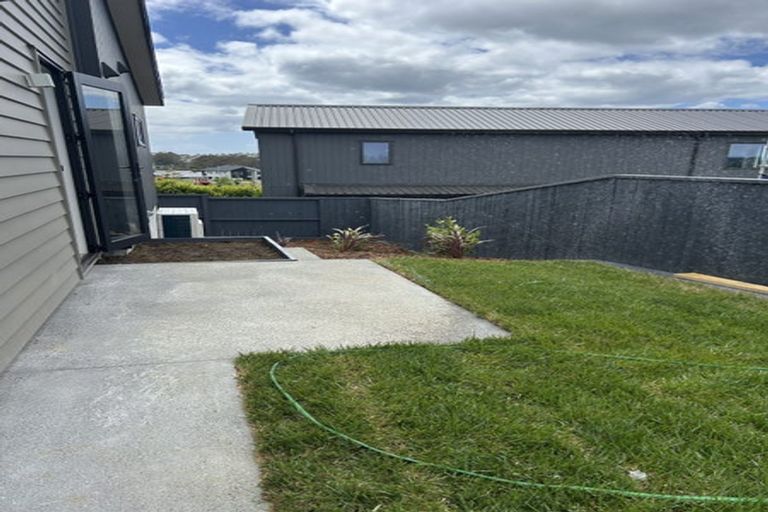 Photo of property in 19 Arawaru Avenue, Wainui, 0992