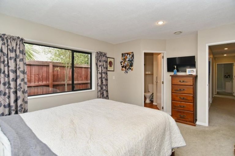 Photo of property in 11 Forest Park Place, Parklands, Christchurch, 8083