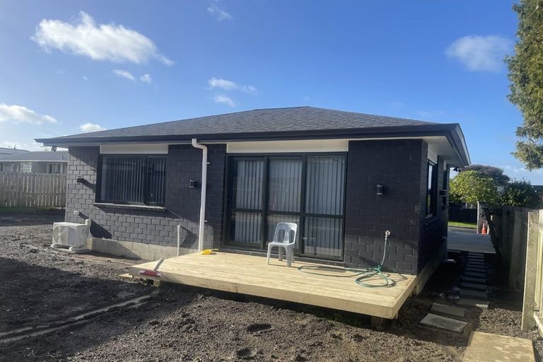 Photo of property in 16 Blue Way, Glendene, Auckland, 0602