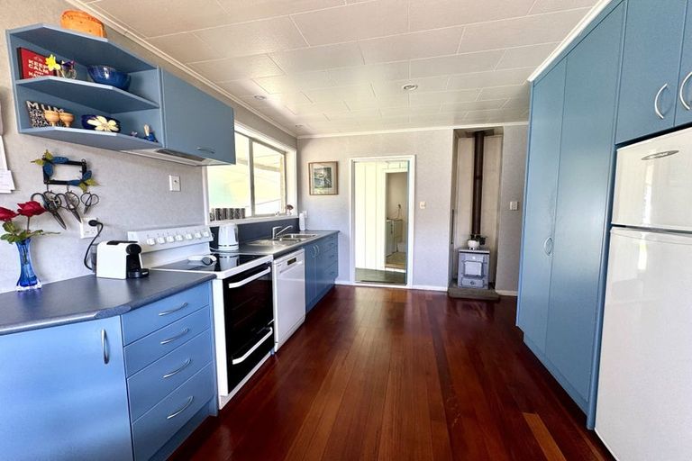 Photo of property in 6 Limbrick Street, Waipawa, 4210