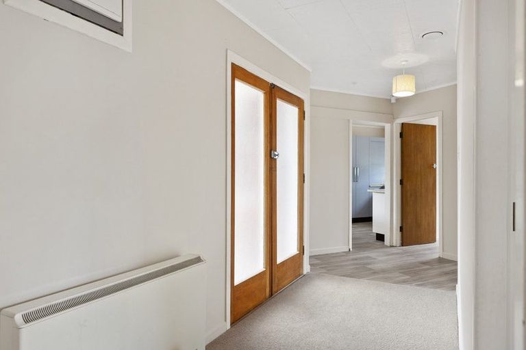 Photo of property in 30 Battersea Place, Roslyn, Palmerston North, 4414