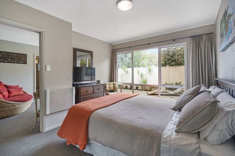 Photo of property in 3/108 East Coast Road, Forrest Hill, Auckland, 0620