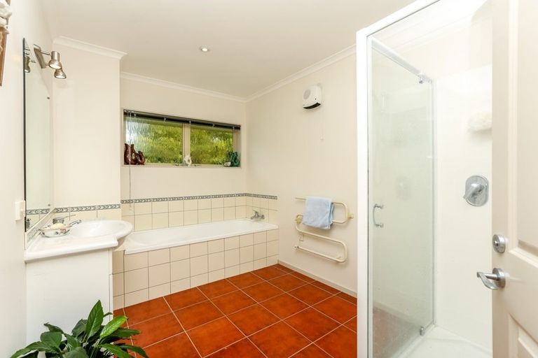 Photo of property in 1 Orlando Close, Frankleigh Park, New Plymouth, 4310