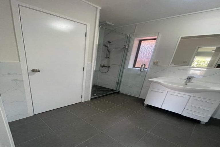 Photo of property in 1/41 College Road, Northcote, Auckland, 0627