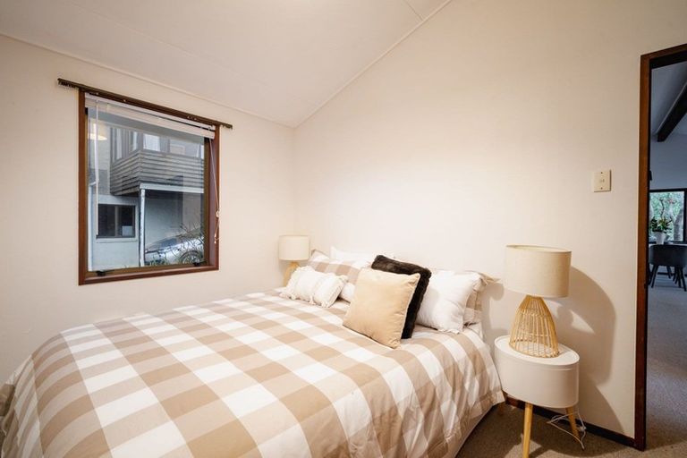 Photo of property in 9b Jane Street, Macandrew Bay, Dunedin, 9014