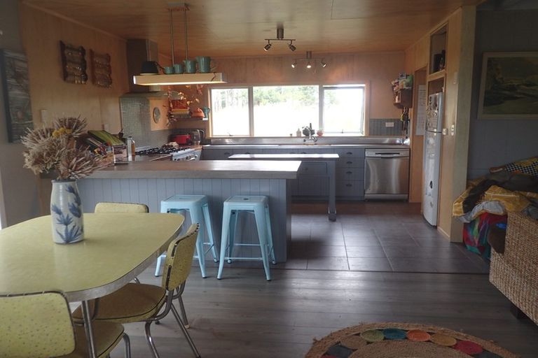 Photo of property in 15 Linda Street, Oakura, 4314