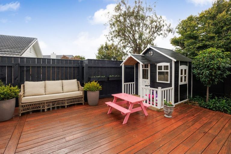 Photo of property in 11 Chilton Grove, Hokowhitu, Palmerston North, 4410
