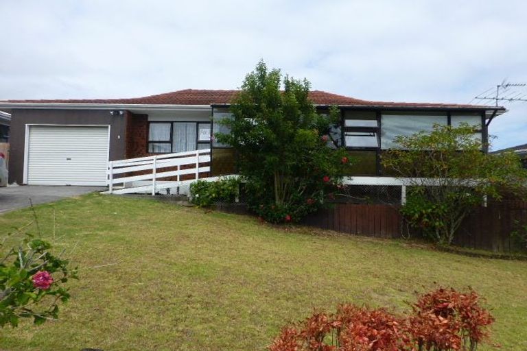 Photo of property in 2/87 Cook Street, Howick, Auckland, 2014