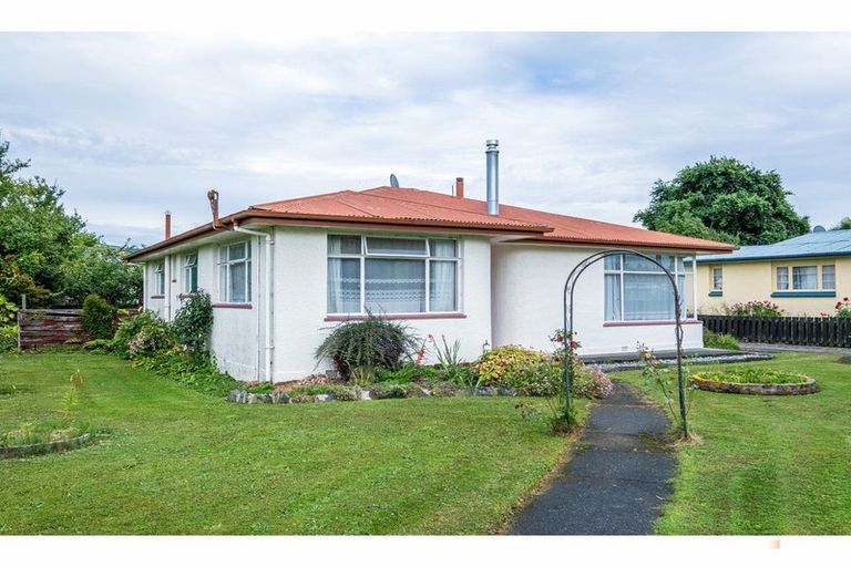 Photo of property in 1 Regent Street, Waimate, 7924