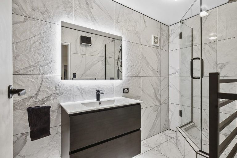 Photo of property in 49 Shandon Road, Vauxhall, Dunedin, 9013