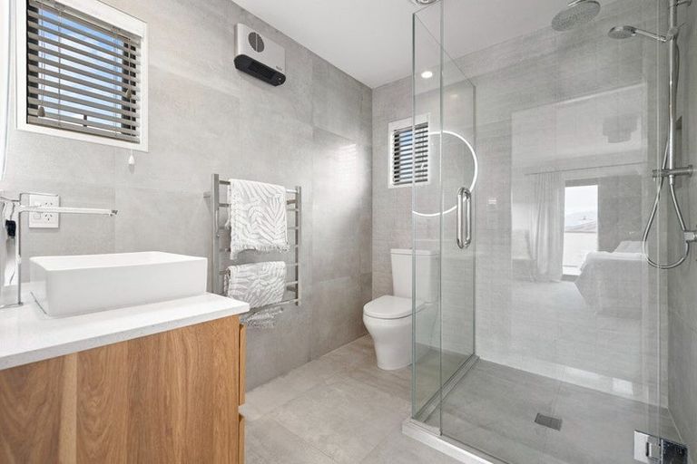 Photo of property in 62 Oregon Drive, Kelvin Heights, Queenstown, 9300