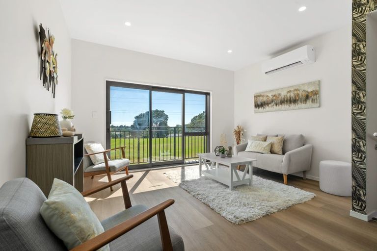 Photo of property in 3/22 Cherry Tree Place, Massey, Auckland, 0614