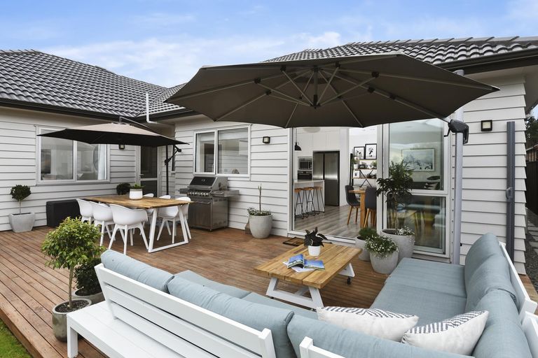 Photo of property in 12 Kahika Grove, Huapai, Kumeu, 0810