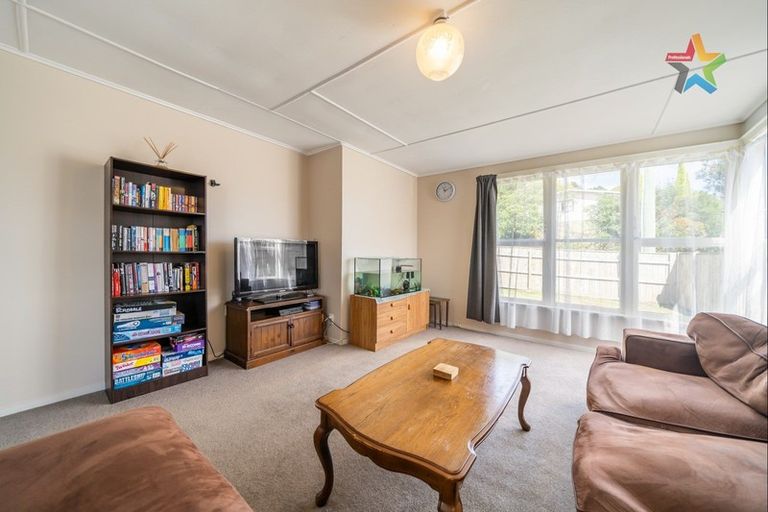 Photo of property in 43 August Street, Stokes Valley, Lower Hutt, 5019