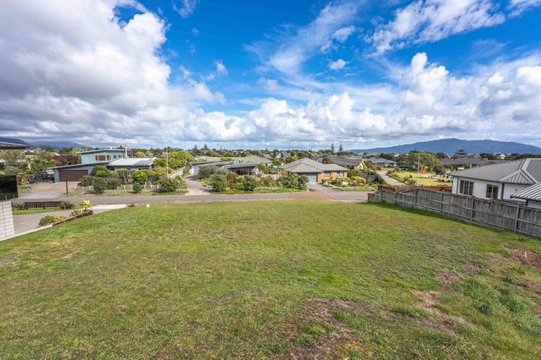Photo of property in 25 Pharazyn Avenue, Waikanae Beach, Waikanae, 5036