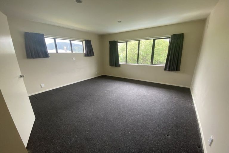 Photo of property in 4 Leadley Lane, Tawa, Wellington, 5028